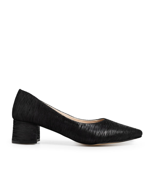 Eternal Ease – Zapatilla Negra Picuda Confort 1450