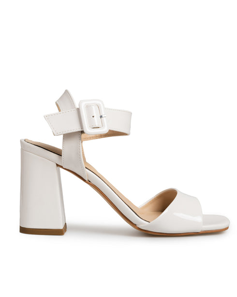 Sandalia Tacón Charol Latte Hebilla 22718