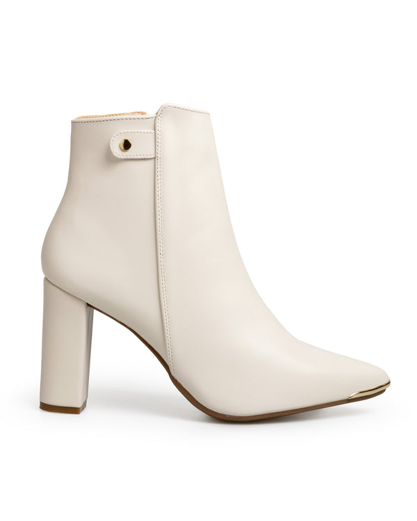 Botín Latte Liso Punta Oro 26409