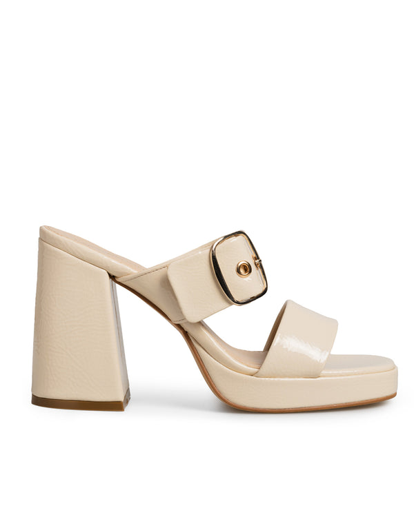 Sandalia Beige Hebilla Tacón Grueso 28013