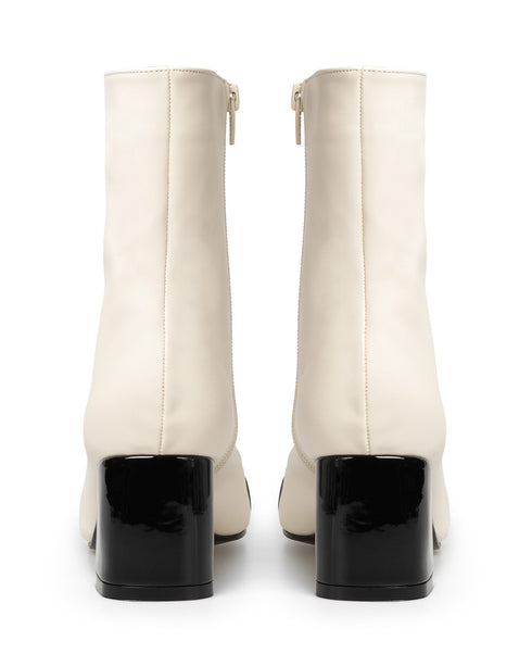 Botín Latte Liso Punta Negra 10-1005