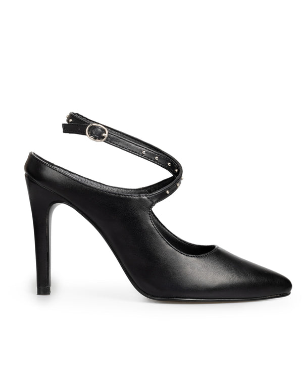 Zapatilla Negra Tira Con Estoperoles 10104