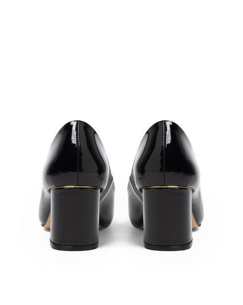 Zapatilla Negra Lisa Punta Picuda 16201